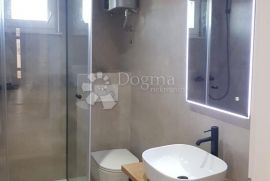 ROGOZNICA APARTMANSKA KUĆA SA ZAPANJUJUĆIM POGLEDOM NA MORE, Rogoznica, Casa