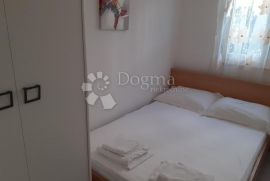 ROGOZNICA APARTMANSKA KUĆA SA ZAPANJUJUĆIM POGLEDOM NA MORE, Rogoznica, Casa