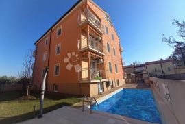 Apartmanska zgrada u okolici Umaga-prilika za investitore, Umag, Famiglia