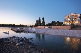 PREKRASNA VILA NA PLAŽI, Tisno, Casa