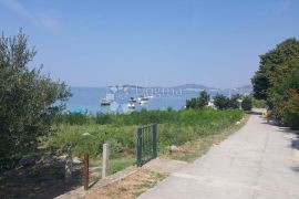 OTOK PRVIĆ - VEĆA KUĆA NADOMAK PLAŽE I MORA, Vodice, Famiglia