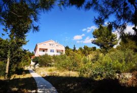 OTOK PRVIĆ - VEĆA KUĆA NADOMAK PLAŽE I MORA, Vodice, Casa