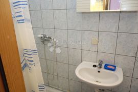 KUĆA SA 4 APARTMANA, SELCE, 300 m OD MORA, Crikvenica, Haus