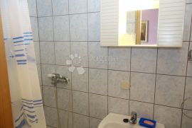 KUĆA SA 4 APARTMANA, SELCE, 300 m OD MORA, Crikvenica, Haus