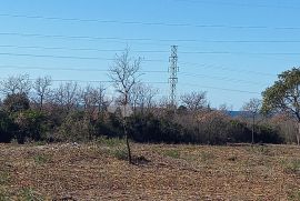 Zemljište u blizini Peroja samo 2 km do mora, Vodnjan, Tierra