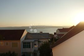 CRIKVENICA, 65 m², PREKRASAN POGLED, TERASA, VRT, PARKING, Crikvenica, Kвартира