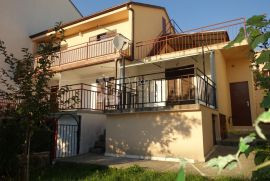 CRIKVENICA, 65 m², PREKRASAN POGLED, TERASA, VRT, PARKING, Crikvenica, Stan