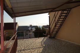 CRIKVENICA, 65 m², PREKRASAN POGLED, TERASA, VRT, PARKING, Crikvenica, Stan