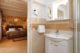 Manji obiteljski hotel na Korčuli !, Vela Luka, Commercial property