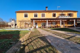 Samostojeća kuća na mirnoj lokaciji, Grožnjan, House