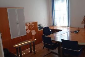 CENTAR, MINUTA OD KORZA 38 m², 2S, Rijeka, Poslovni prostor