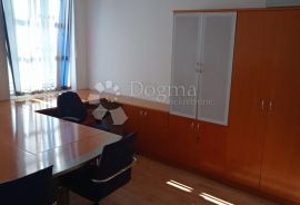 CENTAR, MINUTA OD KORZA 38 m², 2S, Rijeka, Ticari emlak