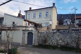 Primorska kuća, Vinodolska Općina, Famiglia