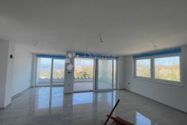 Apartman 98 m²+40 m² novogradnja sa vlastitim bazenom Malinska, Malinska-Dubašnica, Appartment