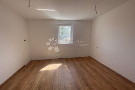 Apartman 98 m²+40 m² novogradnja sa vlastitim bazenom Malinska, Malinska-Dubašnica, Appartment