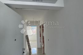 Apartman 98 m²+40 m² novogradnja sa vlastitim bazenom Malinska, Malinska-Dubašnica, Appartment