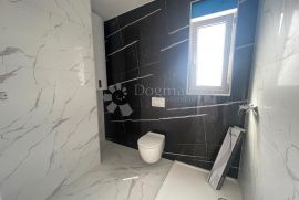 Apartman 98 m²+40 m² novogradnja sa vlastitim bazenom Malinska, Malinska-Dubašnica, Appartment