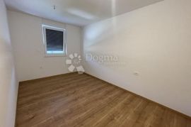 Novogradnja apartman sa bazenom (Malinska), Malinska-Dubašnica, Appartamento