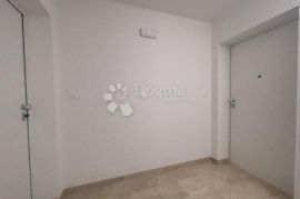 Novogradnja apartman sa bazenom (Malinska), Malinska-Dubašnica, Appartamento