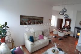 Prilika! Njivice dvoetažni apartman 148 m², Omišalj, Appartamento