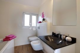 Opatija - Ičići, stan 80 m² s balkonom, 80 m od mora, Opatija - Okolica, Kвартира