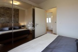 Opatija - Ičići, stan 80 m² s balkonom, 80 m od mora, Opatija - Okolica, Kвартира