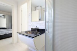 Ičići, kuća s 4 apartmana, površine 240 m², 80 m od mora, Opatija - Okolica, Famiglia