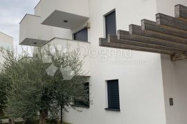 Dvoetažni apartman s bazenom u novogradnji-Malinska, Malinska-Dubašnica, شقة