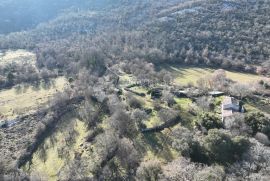 Labin, okolica 111000 m² zemljišta i kamena kuća, Raša, أرض