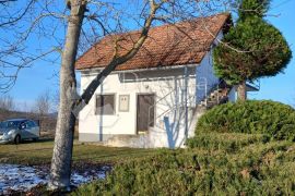 Plitvička jezera - kuća i velika okućnica, Plitvička Jezera, House