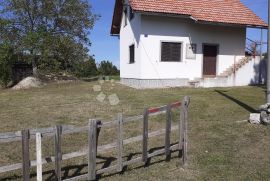 Plitvička jezera - kuća i velika okućnica, Plitvička Jezera, House