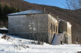 Kuća za odmor na obroncima Velebita sa zemljištem turističke namjene, Senj, Casa