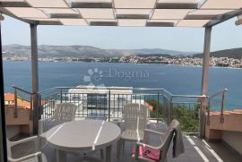 Kuća s pet uređenih apartmana, Trogir, Ev