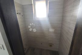 PROSTRANA KUĆA SA 3 APARTMANA, Vodnjan, House