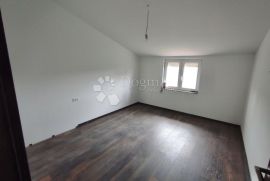 PROSTRANA KUĆA SA 3 APARTMANA, Vodnjan, House