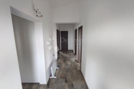 PROSTRANA KUĆA SA 3 APARTMANA, Vodnjan, House