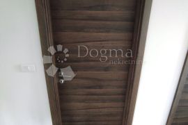 PROSTRANA KUĆA SA 3 APARTMANA, Vodnjan, House