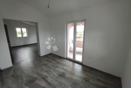 PROSTRANA KUĆA SA 3 APARTMANA, Vodnjan, House