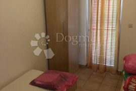 PRIZEMNI APARTMAN, Omišalj, Apartamento