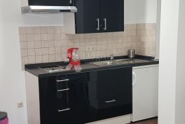 Kuća sa apartmanima i poslovnim prostorom, Novi Vinodolski, Σπίτι