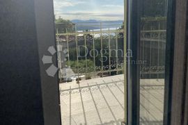 Novouređena villa s prekrasnim pogledom na more i zasebnim apartmanima, Opatija, Famiglia