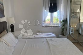 Novouređena villa s prekrasnim pogledom na more i zasebnim apartmanima, Opatija, Famiglia