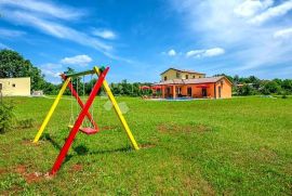 KUĆA ZA ODMOR I UŽIVANJE SA 11 000 m² OKUĆNICE, Pazin - Okolica, House