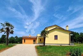 KUĆA ZA ODMOR I UŽIVANJE SA 11 000 m² OKUĆNICE, Pazin - Okolica, House