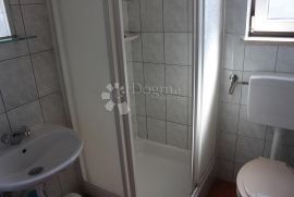 Malinska, kuća sa 7 apartmana, bazenom i pogledom na more!, Malinska-Dubašnica, Maison