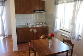 Malinska, kuća sa 7 apartmana, bazenom i pogledom na more!, Malinska-Dubašnica, Maison