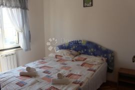 Malinska, kuća sa 7 apartmana, bazenom i pogledom na more!, Malinska-Dubašnica, Maison