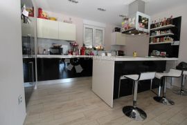 ŠKURINJE STAN 102.65 m² 3S+DB, Rijeka, Appartment