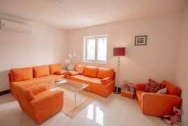 Prekrasna vila sa 10 apartmana, Poreč, Casa