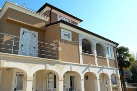 Prekrasna vila sa 10 apartmana, Poreč, Casa